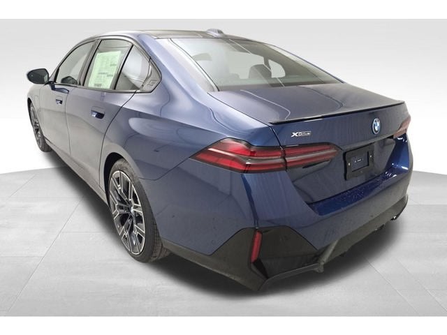 2027 BMW 550e 550e xDrive
