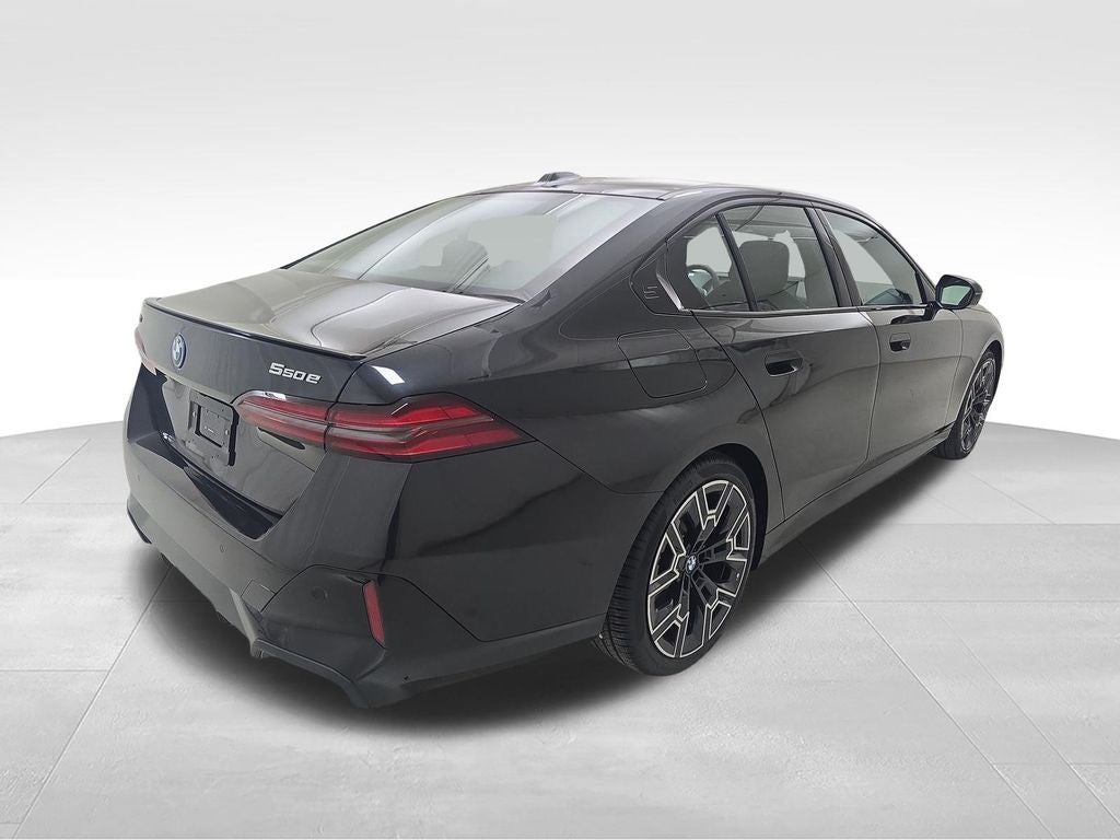 2027 BMW 550e 550e xDrive