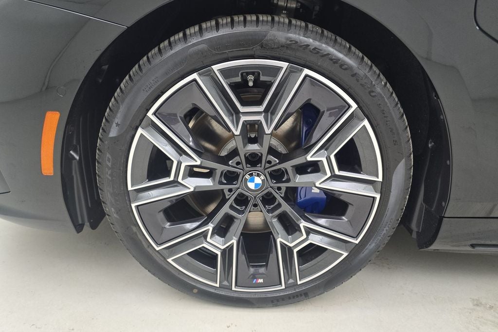 2027 BMW 550e 550e xDrive