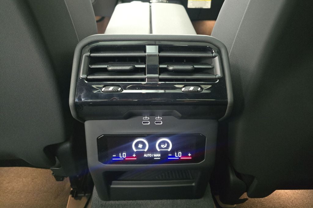 2027 BMW 550e 550e xDrive