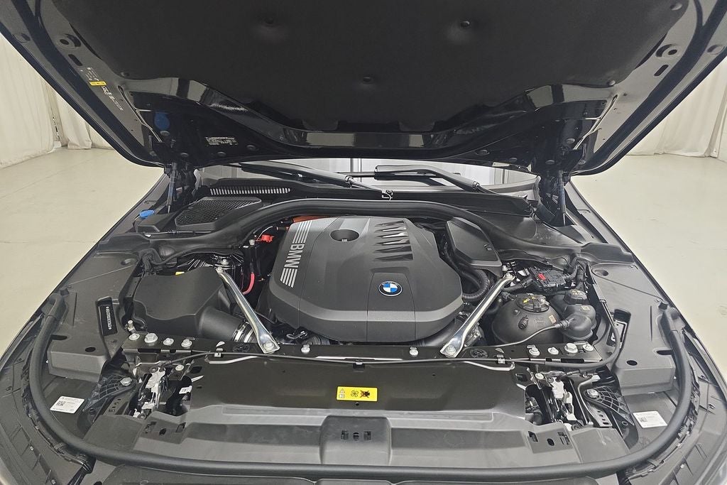 2027 BMW 550e 550e xDrive