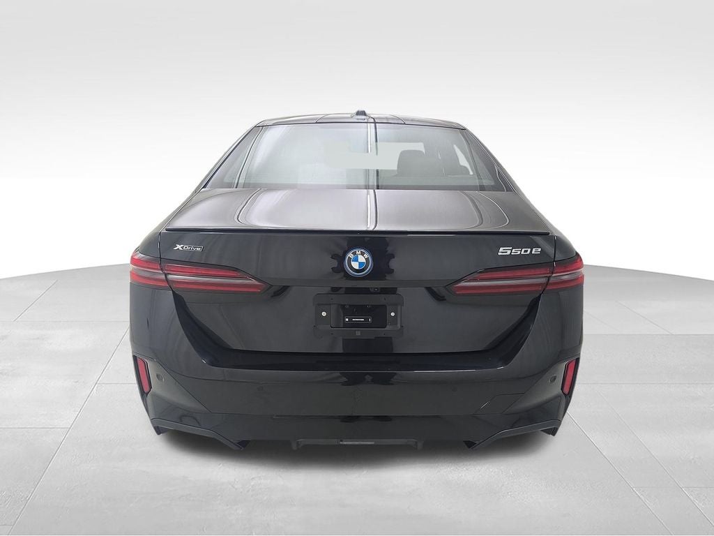 2027 BMW 550e 550e xDrive