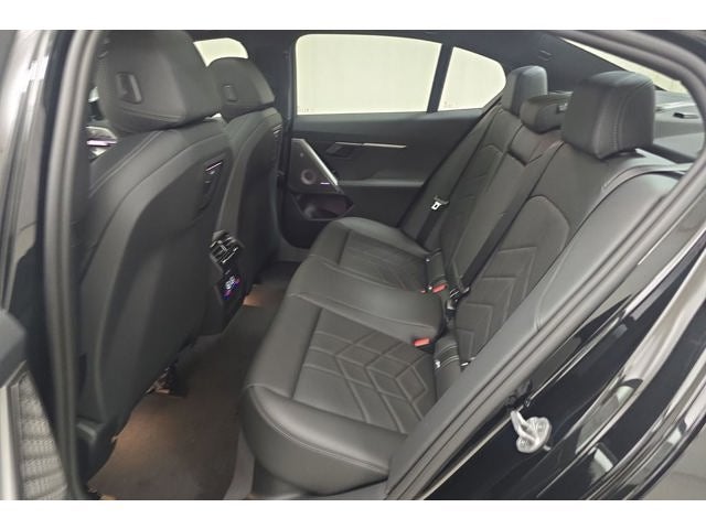 2027 BMW 550e 550e xDrive