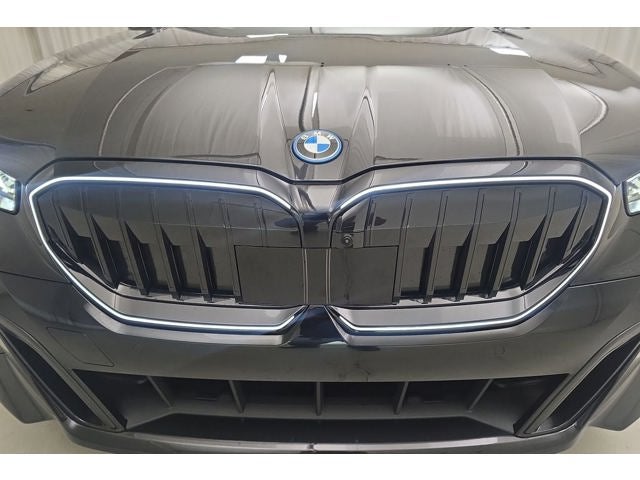 2027 BMW 550e 550e xDrive