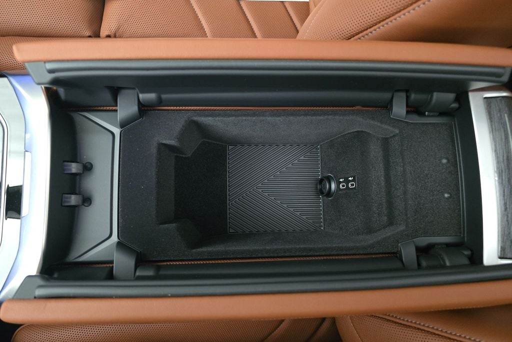 2025 BMW 750e xDrive 750e xDrive