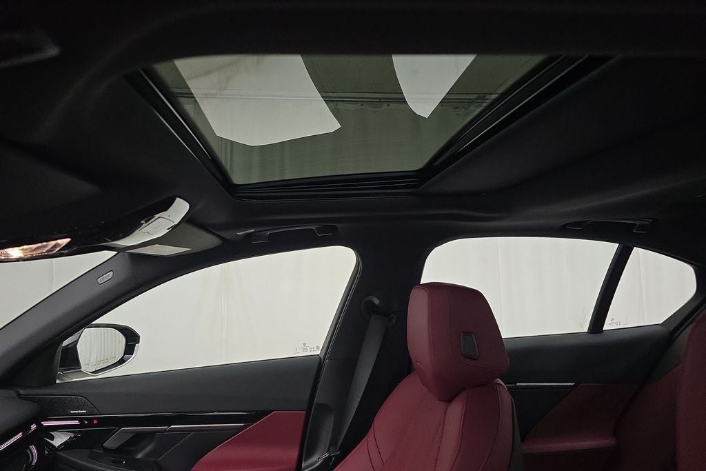 2025 BMW 5 Series 530i xDrive