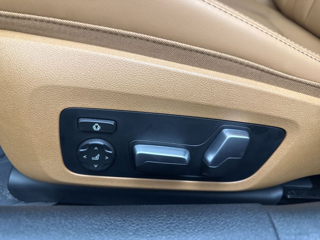 2025 BMW 8 Series 840